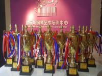 北京俏乐坊钢琴艺术培训中心简称“俏乐坊”——专门从事音乐教育事业的艺术培训学校