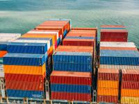 浓烟滚滚！一船舶瞬间被大火吞噬！