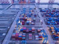 特朗普气急败坏，但200%关税威胁不了中国