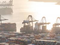 他，做过大副，出任中谷物流董事长