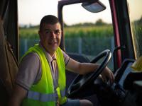 工业封口机借用中国哈尔滨环球货运运输到长滩