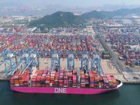 山东港口青岛港自动化码头第十三次刷新世界纪录