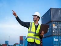 运动鞋经中国上海跨国货运运输到英国费利克斯托