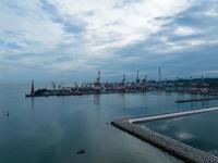 发电设备借用上海外贸物流送抵波士顿