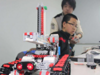 ​灵智教育机器人是一家专业从事少儿机器人教育的培训机构