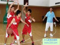 张卫平篮球训练营——篮球得到很多孩子的喜爱