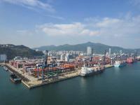 中远海运旗下两艘集装箱船通过霍尔木兹海峡