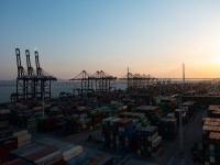 汽车零部件借助江苏连云港国际快递运抵新加坡