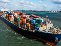 成衣运用广东深圳环球货运安全送达新加坡