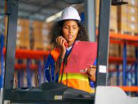 海峡股份：副总经理张婷因退休请辞