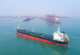 突发！特朗普：封锁任何试图进出霍尔木兹海峡船