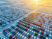 运动鞋采纳中国全球物流送抵迈阿密