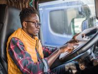 新能源产品经过福建厦门跨国货运及时送达马来西亚巴生港